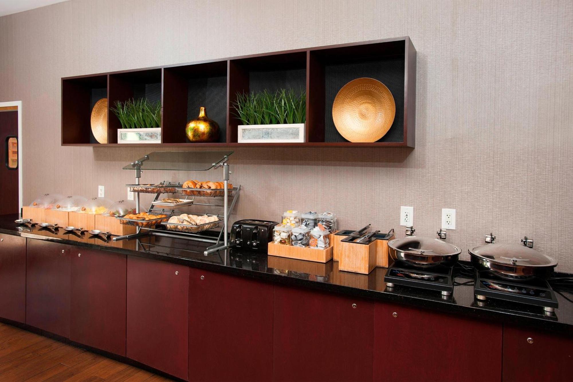 Springhill Suites Birmingham Colonnade Экстерьер фото